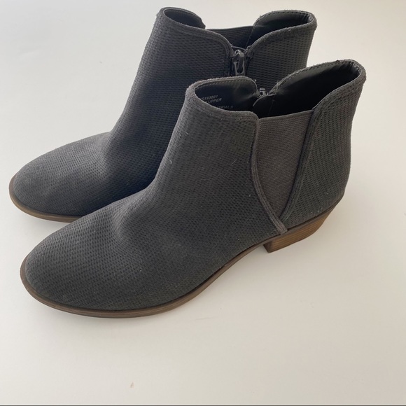 Kensie gray booties Size 9 - Picture 2 of 9